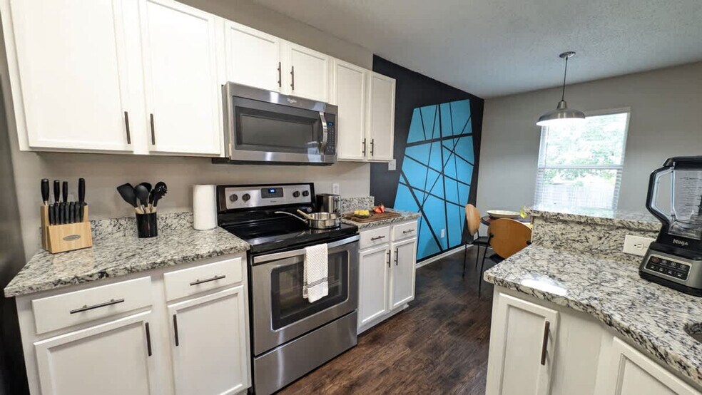 Building Photo - 2321 Teddy Roosevelt Dr