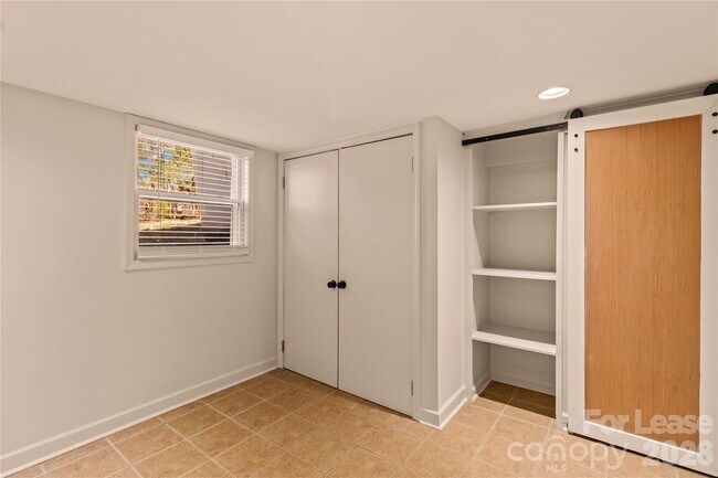 Building Photo - 118 Revere Dr