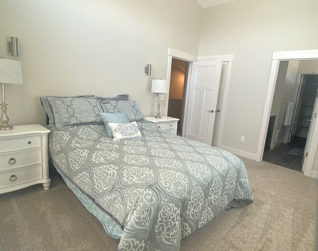 Building Photo - Year Round Rental- 4 bedroom, 2.5 bath in Chelan