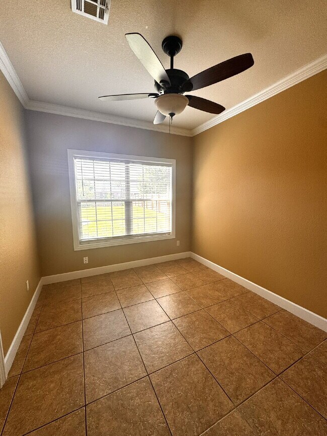 Building Photo - 15 Bluestem Ln