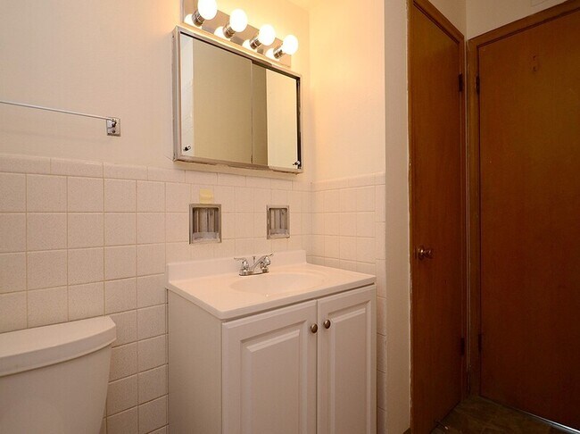 Building Photo - 5115 S 48th Ave