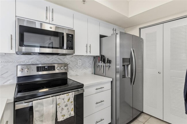 Building Photo - 2640 S University Dr