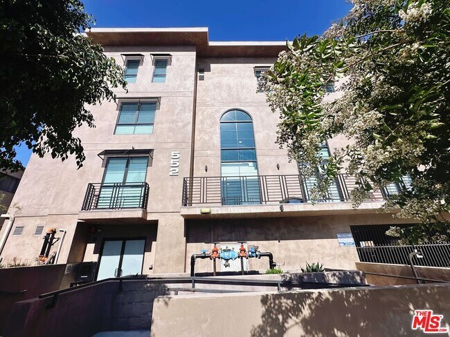Primary Photo - 552 N Hobart Blvd