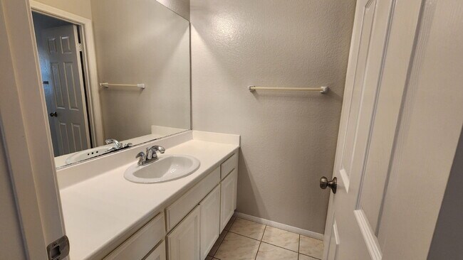 Building Photo - Gorgeous home on the Golf Course in a gated community.