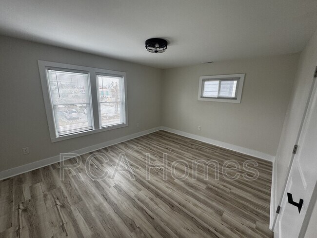 Building Photo - 18 N Gray St