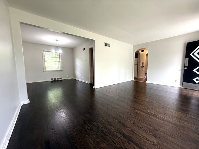Building Photo - 9221 Waldorf Dr