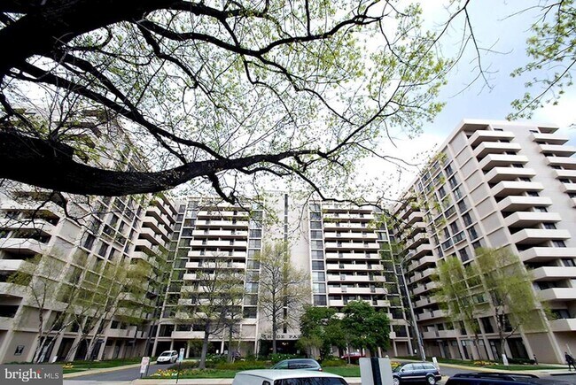 Building Photo - 4141 Henderson Rd