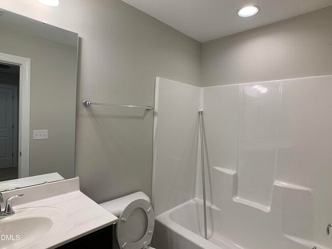 Building Photo - 672 Barneswyck Dr