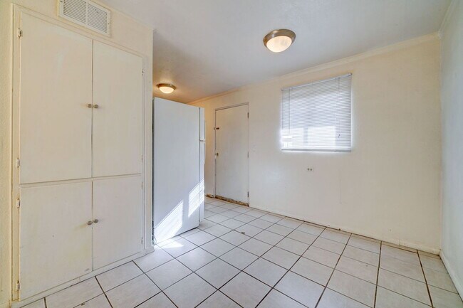 Building Photo - 251 W Northern Ave