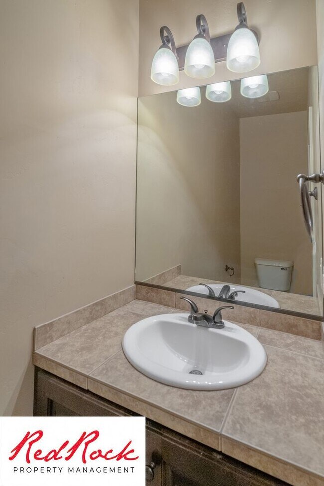 Building Photo - Dog Friendly, Pleasant 4 Bedroom, 2.5 Bathroom Townhome