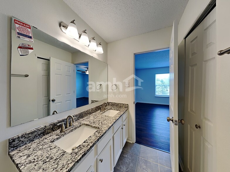 Building Photo - 924 Shenandoah Way