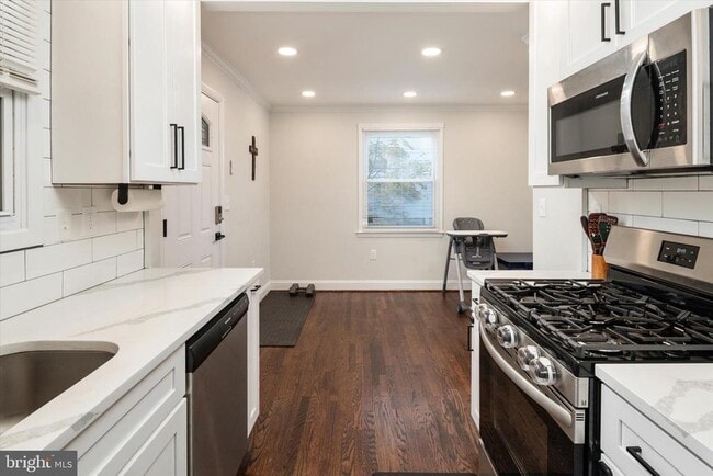 Building Photo - 741 Silver Creek Rd