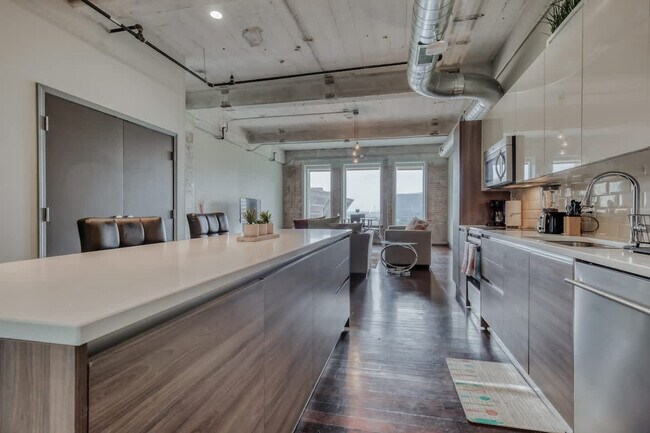 Building Photo - 500 S Ervay St