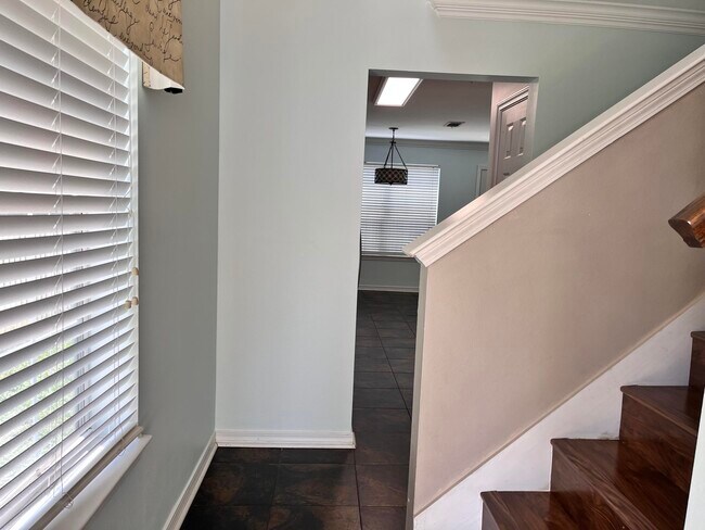 Building Photo - 221 Twin Lakes Ln
