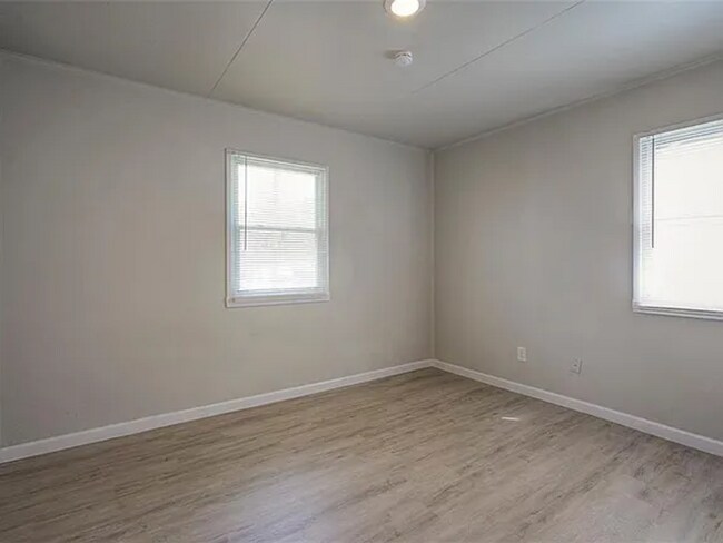 Building Photo - Updated 3 Bedroom Ranch