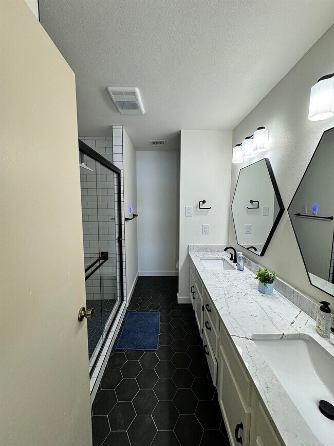 Building Photo - 5371 Central Ave