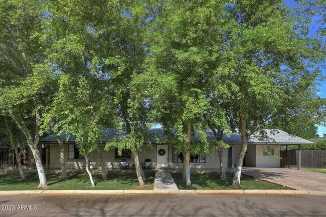 Building Photo - 1428 S Oakley Pl