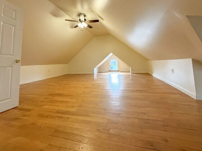 Building Photo - 10 Leclair Ave