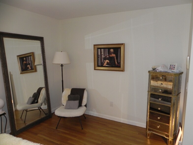 Building Photo - 24 Birchside Dr