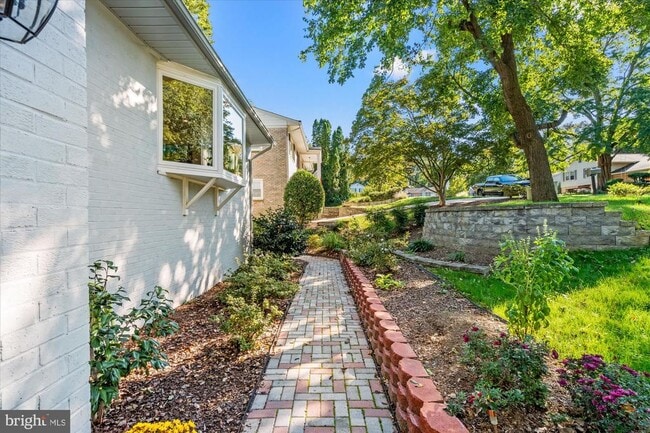 Building Photo - 6123 Beech Tree Dr