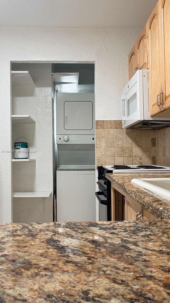 Building Photo - 7910 N Colony Cir