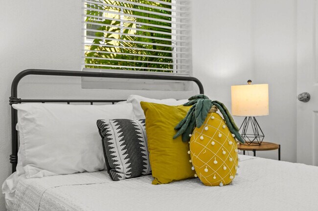 Building Photo - 1862 6th St