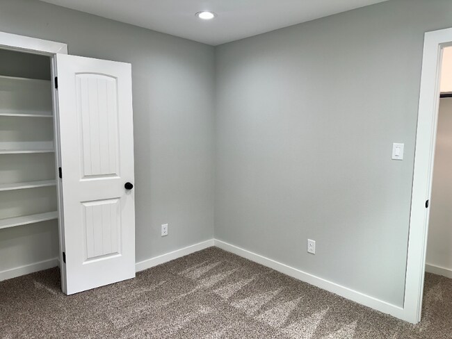 Building Photo - 8404 Tate St