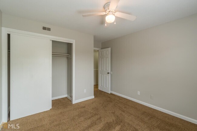 Building Photo - 3097 Colonial Way