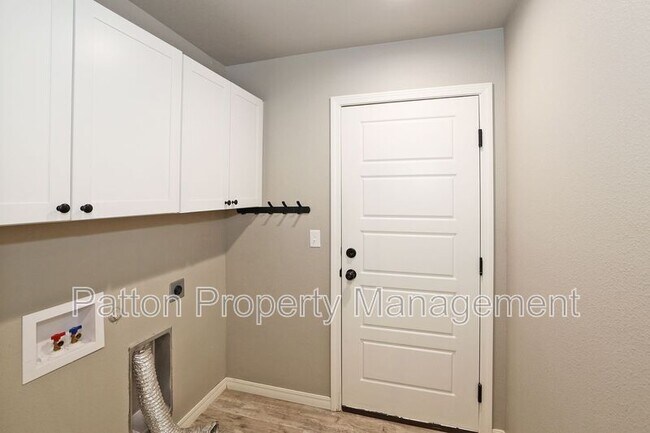 Building Photo - 14411 Periwinkle Dr