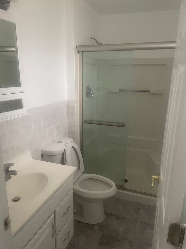 Building Photo - Move-In Ready 3-Bed in Hazelwood