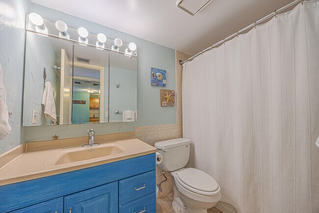 Building Photo - 1516 S Lakeside Dr