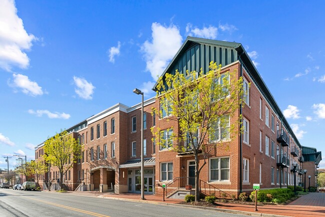 Building Photo - 35 E All Saints St