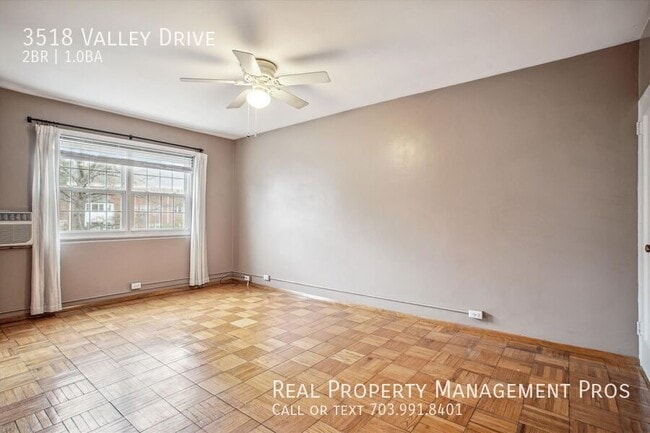 Building Photo - 3518 Valley Dr