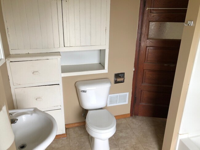 Building Photo - 1016 3rd Ave