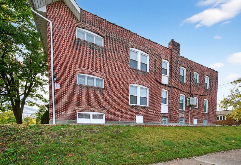 Building Photo - 5803 S Kings Highway Blvd