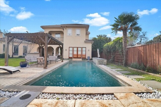 Building Photo - 6807 Lupton Dr