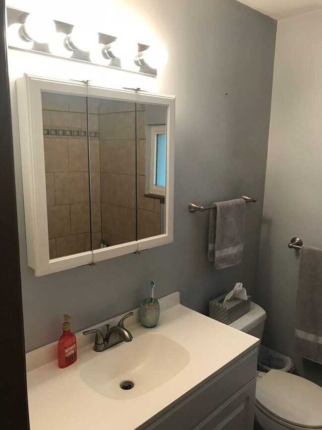 Building Photo - 2-bedroom 1st floor apartment for rent in ...