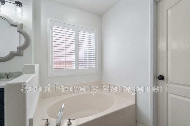 Building Photo - 36052 Breman Ct