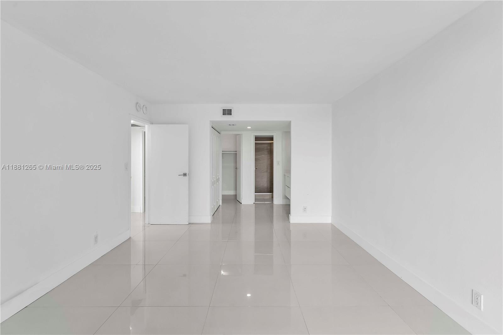 Building Photo - 100 Bayview Dr