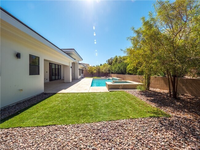 Building Photo - 7447 Yonie Ct