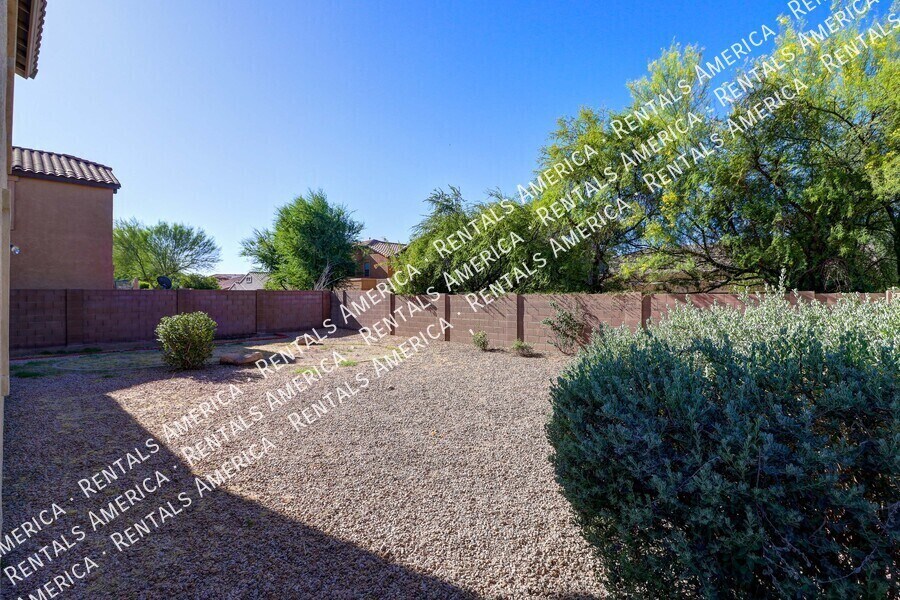 Building Photo - 4013 E Expedition Way