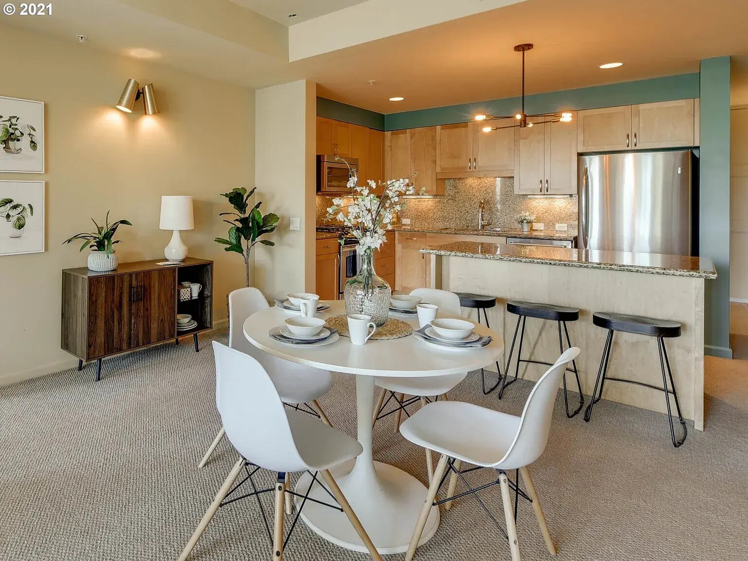 Building Photo - 1620 NE Broadway St