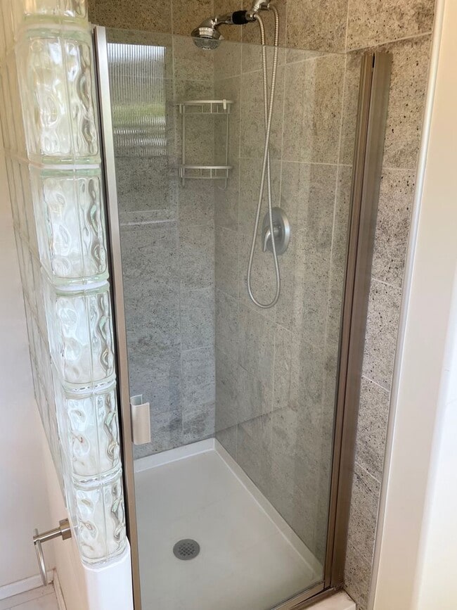 Building Photo - Beautifully Remodeled 5 Bed 2.75 Bath Home in Eastgate