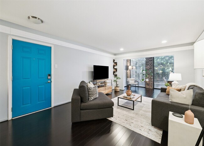 Building Photo - 7555 Katy Fwy