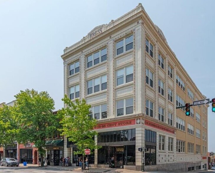 Building Photo - 59 College St