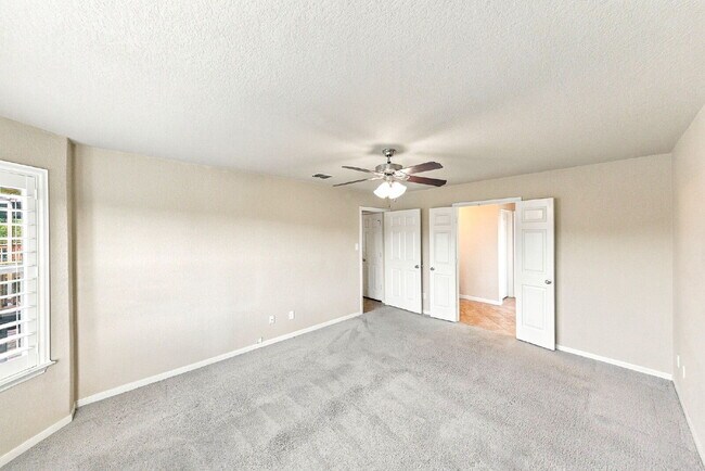 Building Photo - VIEWS VIEWS VIEWS! Ask about our rent incentives and Book your self guided tour today!