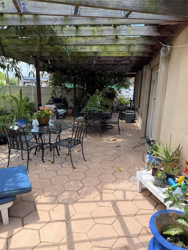 Building Photo - 8108 NW 93rd Terrace