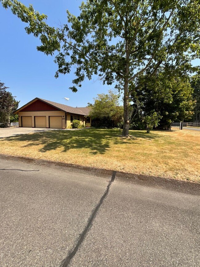 Building Photo - 11246 Airpark Ln SE