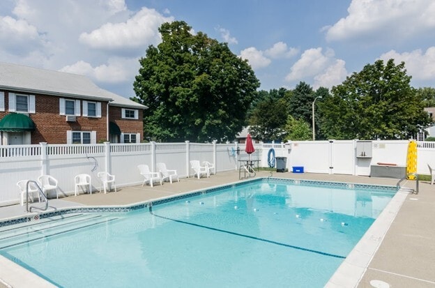 Building Photo - 92 Emerson Gardens Rd