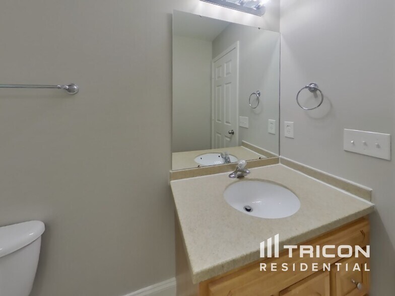 Building Photo - 2457 Terra Dr